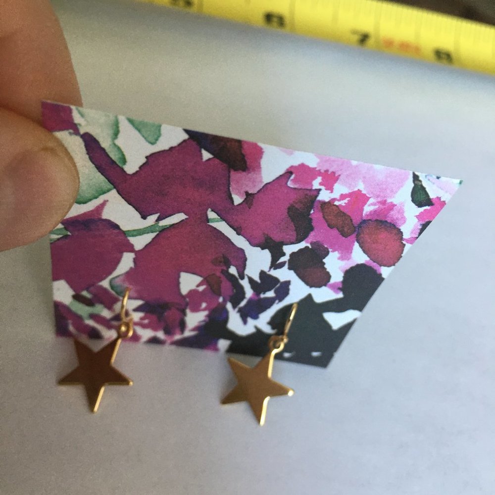 small gold star earrings